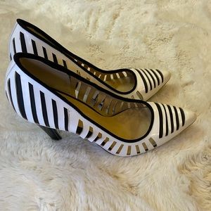 Gwen Stefani GX White and Black High Heel Women’s Size 6.5 M